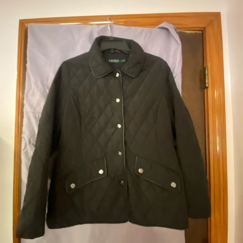 Beautiful button down jacket - Picture 2 of 8
